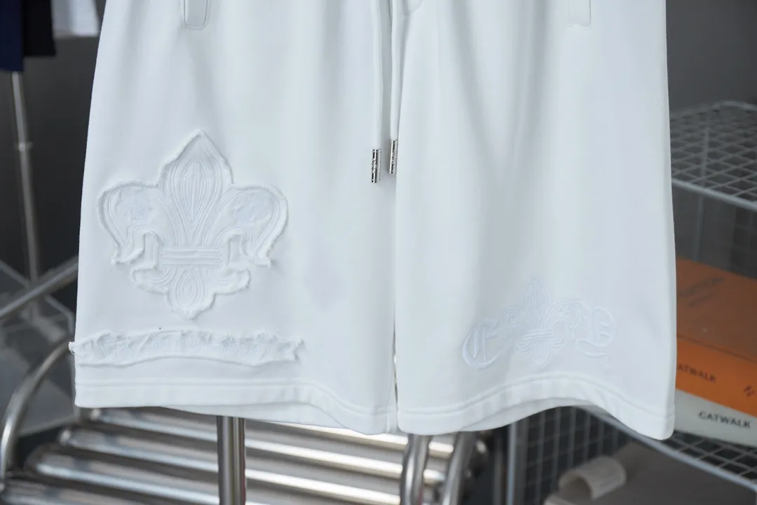 🅿️210 Ch*ome Hearte 2025ss new shorts Honbu patch cross embroidered shorts light luxury essential item for daily commuting for men and women Correct version Welcome to compare Detailed features · Made of 380g pure cotton health cloth fabric · Imported Tajima machine embroidery Honbu patch cross letters · Open mold to customize the original logo engraved hanging clock · Loose waist trousers · Double-needle sewing across seams · Original main mark, washed tag, moisture-proof paper packaging Color: Black/White Size: S M L XL